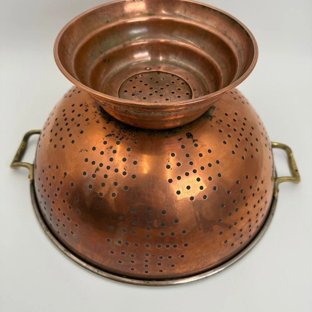 N/A vintage colander